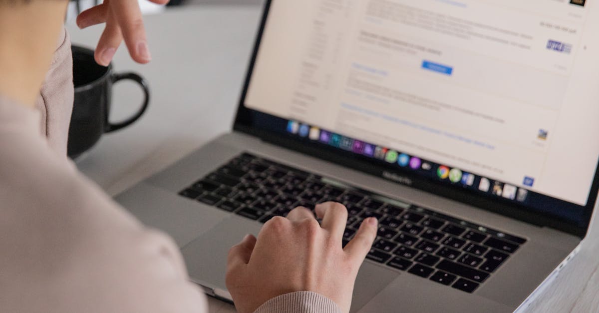 What are the problems with online reputation management?