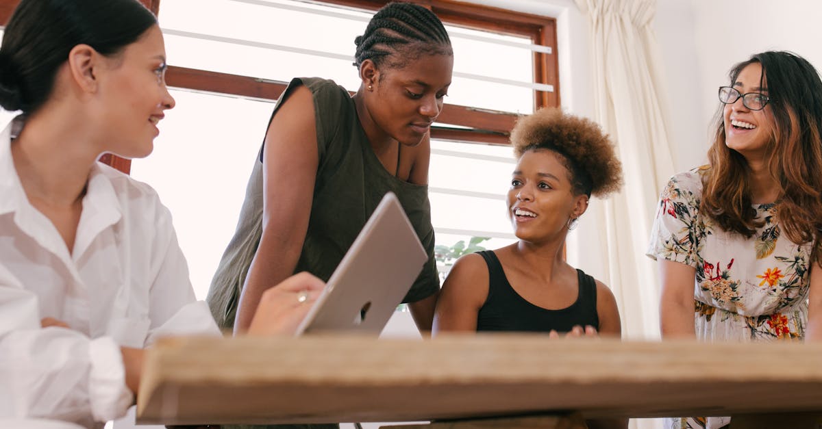 What is the salary of a content marketeer?